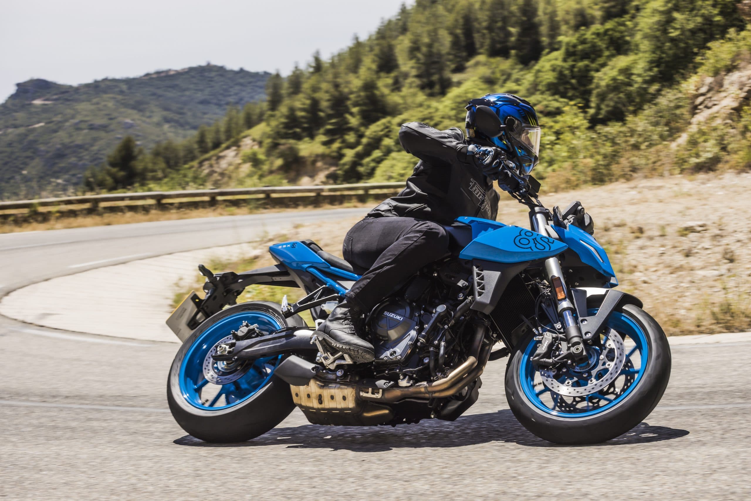 2025 Suzuki GSX800RQM5-media-2