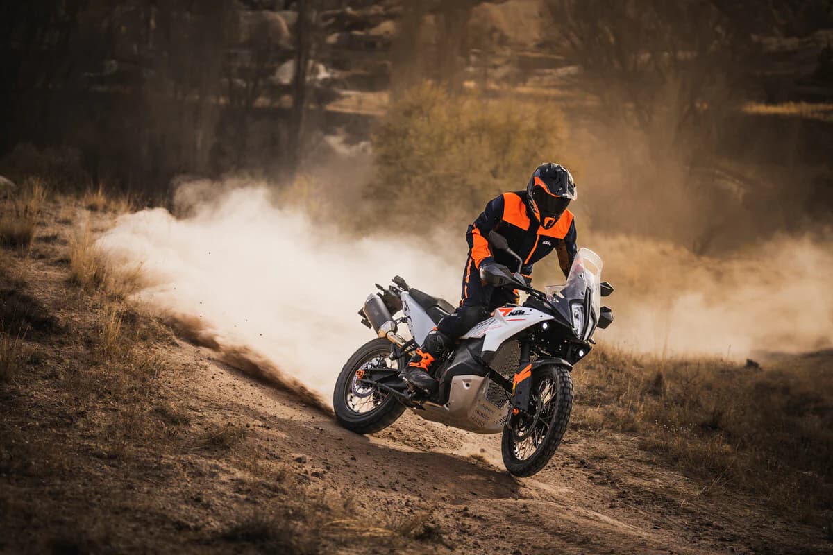 2024 KTM 790 ADVENTURE-media-2